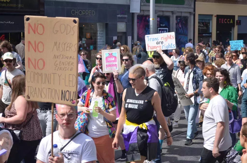 El Orgullo Trans e Intersexual de Dubl&iacute;n se llena de gente en las calles exigiendo el fin de la violencia