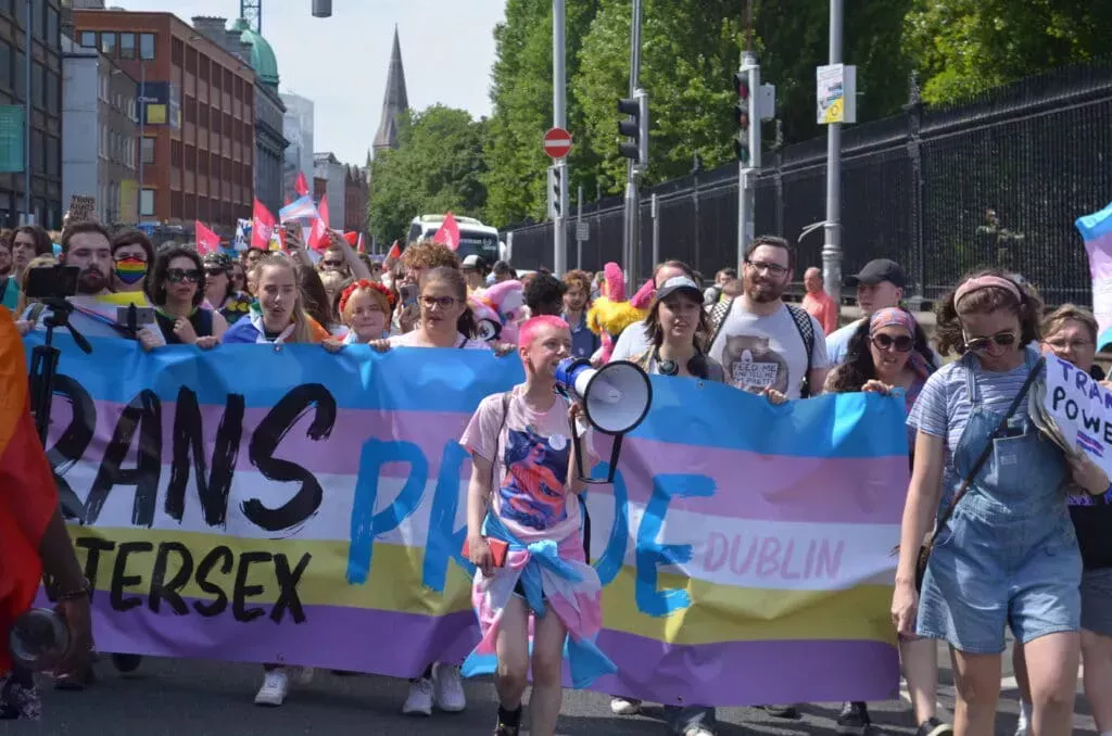 El Orgullo Trans e Intersexual de Dubl&iacute;n se llena de gente en las calles exigiendo el fin de la violencia