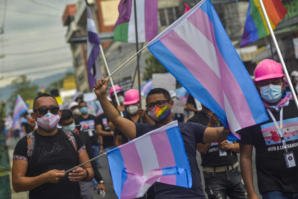 El Salvador debe introducir reformas en materia de derechos de las personas trans