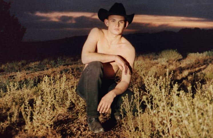 Conoce los trabajos del artista Luke Gilford