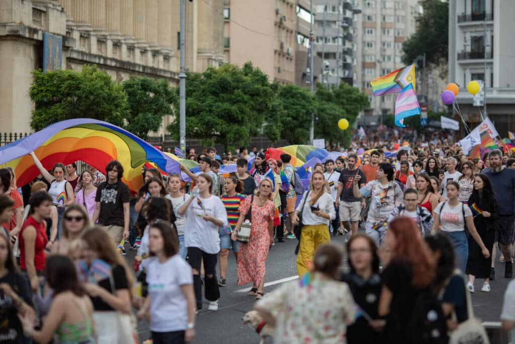 Miles de personas marchan en el Orgullo de Bucarest