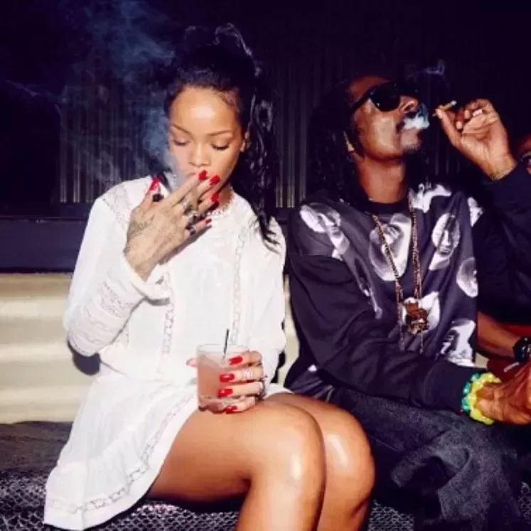 Rihanna fumando marihuana