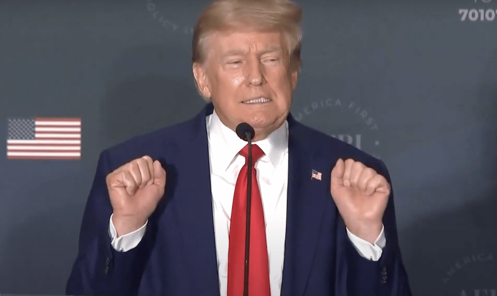 Trump presenta su candidatura 2024 con un discurso antitrans "inofensivo"