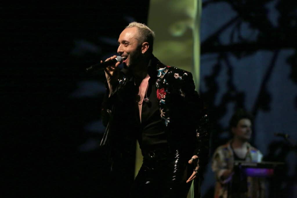 Un cantante turco amenazado de muerte por escribir una canción de amor gay