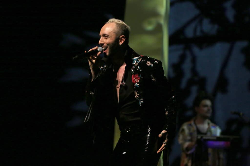 Un cantante turco amenazado de muerte por escribir una canción de amor gay