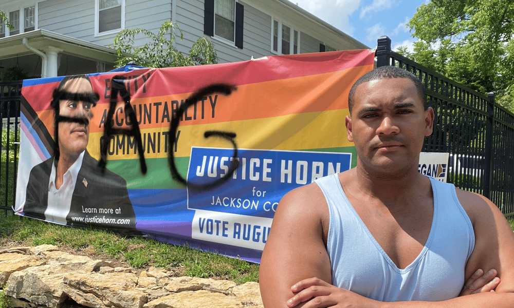 Un ex luchador gay que se presenta a las elecciones se niega a dar marcha atrás tras un 