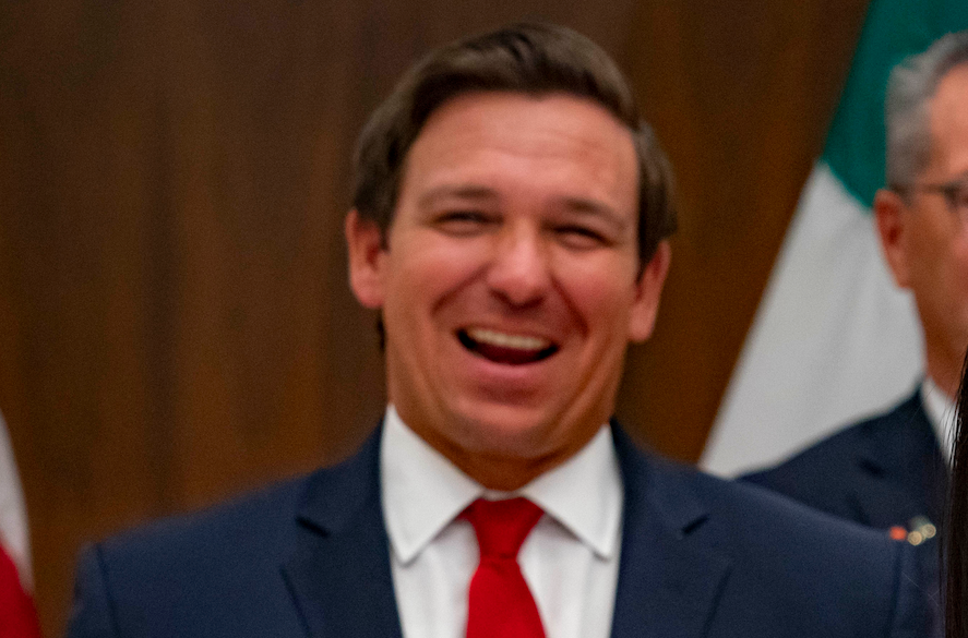 Un instituto tiene una nueva política LGTB+ que discrimina que sus alumnos