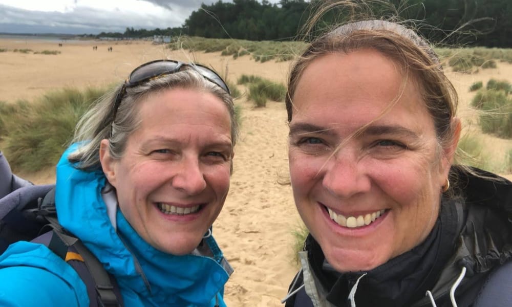 Una madre homosexual es obligada a adoptar a su propia hija