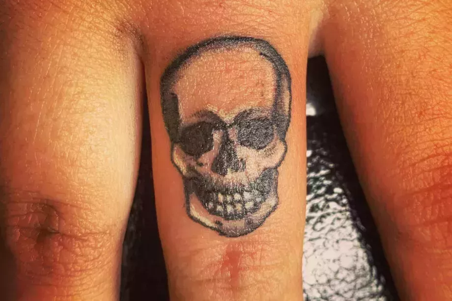 15 ideas de tatuajes pequeños para hombres en 2022