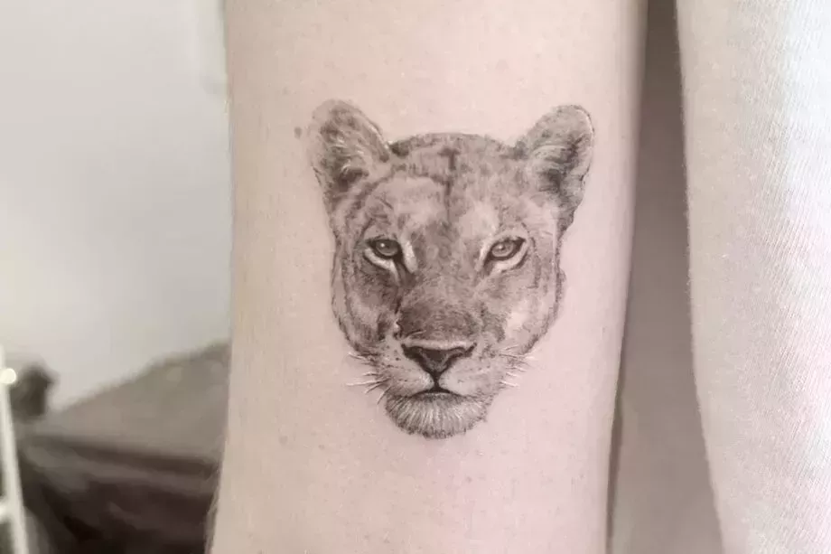 15 ideas de tatuajes pequeños para hombres en 2022