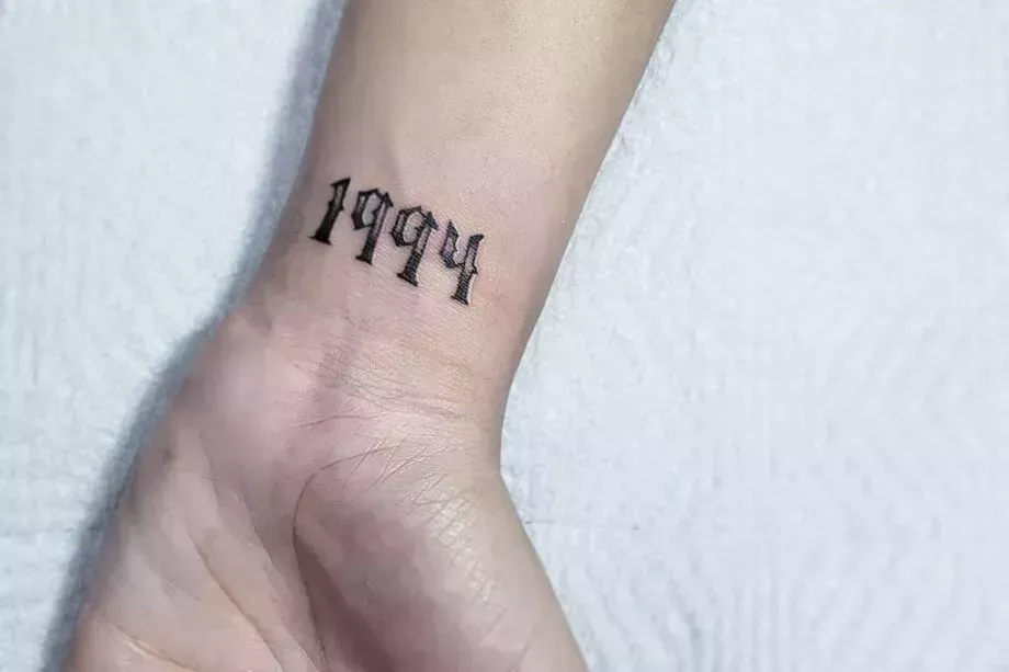 15 ideas de tatuajes pequeños para hombres en 2022