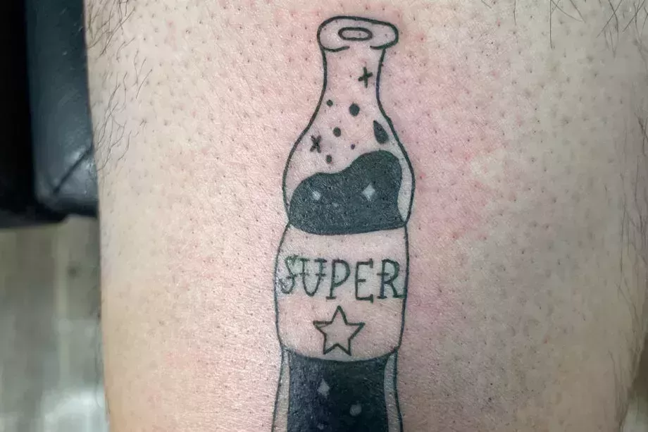 15 ideas de tatuajes pequeños para hombres en 2022