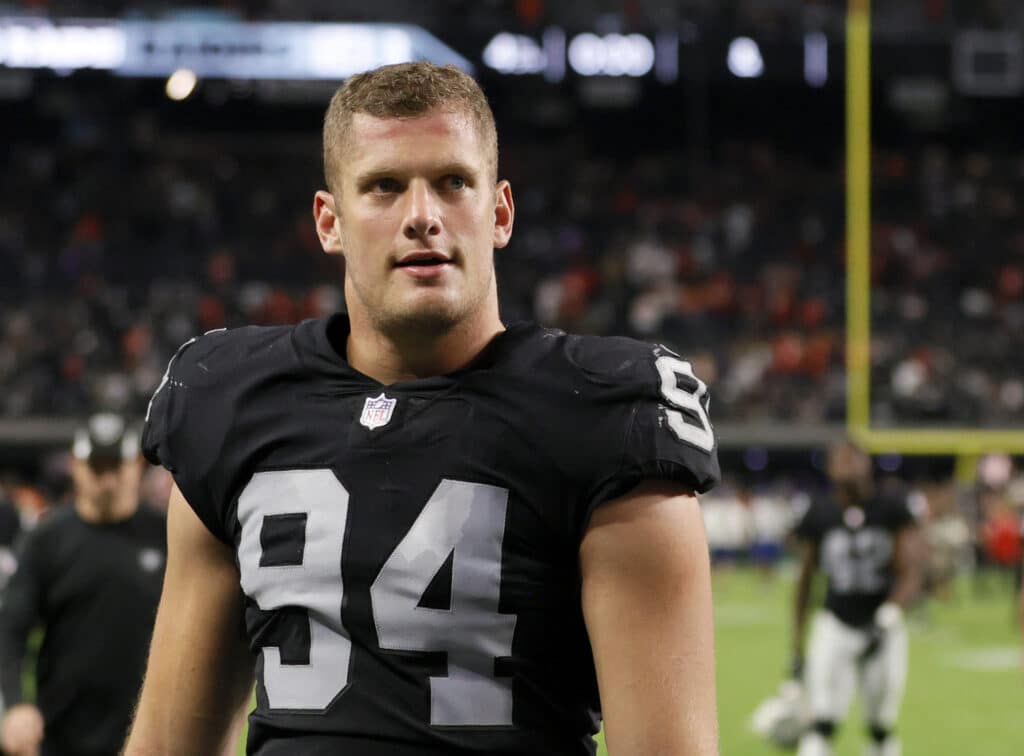 Carl Nassib volverá al deporte después de ser abandonado tras salir del armario