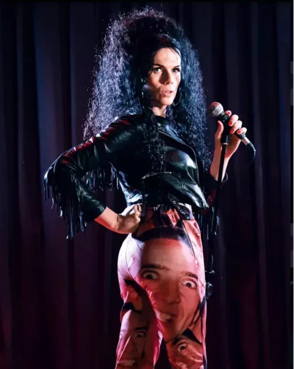 Comediantes LGBTQ+ hablan de c&oacute;mo la transfobia envenen&oacute; la comedia, y de c&oacute;mo se alejan de los fan&aacute;ticos