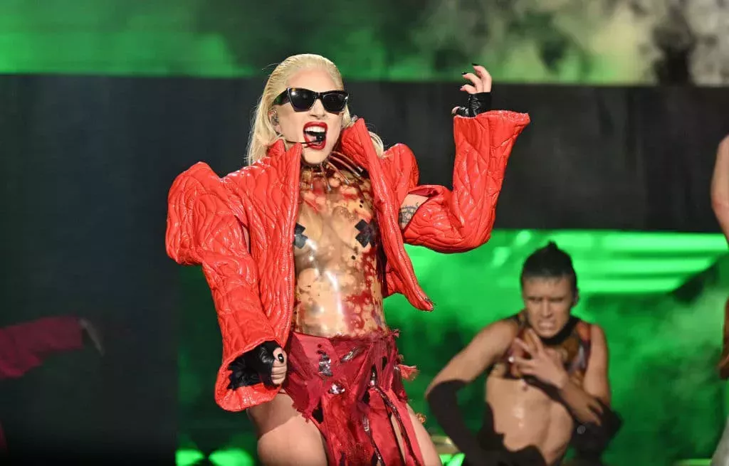 El Baile Cromático de Lady Gaga fue un momento de vuelta a la normalidad para los fans que han luchado con su homosexualidad