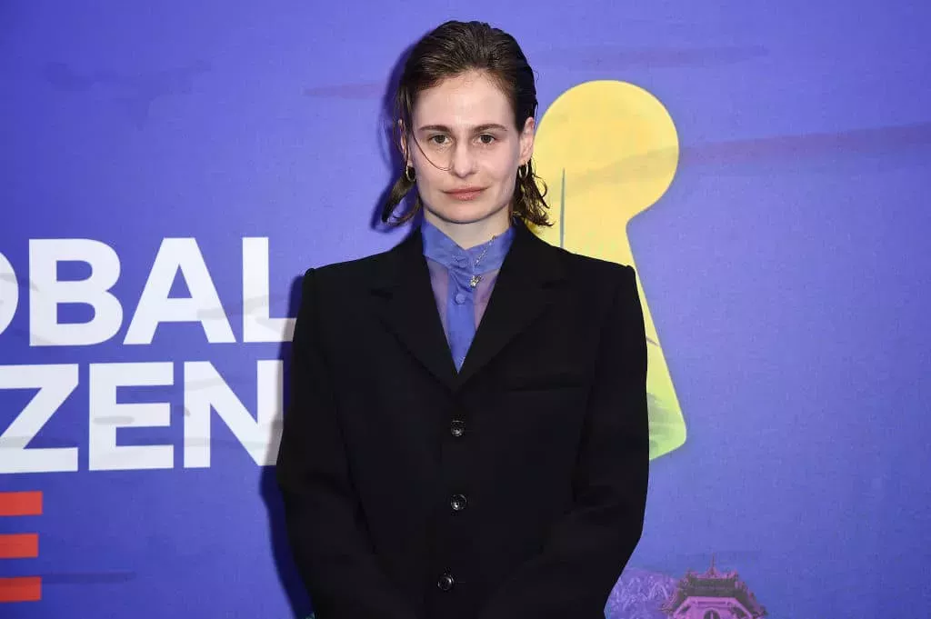 El cantante de Christine and the Queens, Chris, actualiza los pronombres y dice que 'es un hombre desde hace un año'