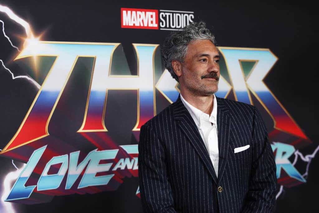 Taika Waititi en el punto de mira por unos tweets tránsfobos
