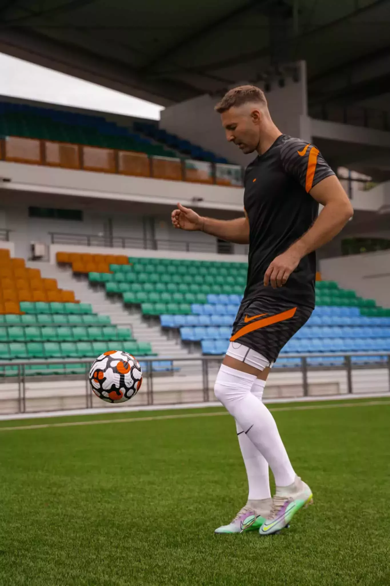 El futbolista gay Thomas Beattie explica h&aacute;bilmente por qu&eacute; la Copa del Mundo no deber&iacute;a celebrarse nunca, jam&aacute;s, en Qatar