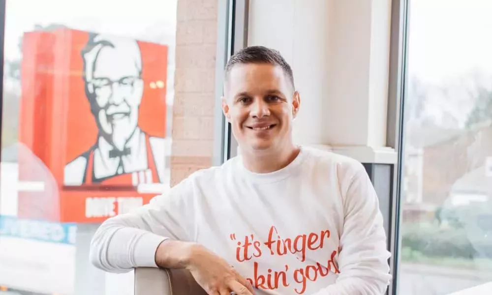 El jefe gay de KFC habla de crear un entorno inclusivo para todo el personal LGBTQ+: 