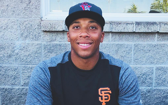 El jugador de béisbol Solomon Bates sale del armario como gay