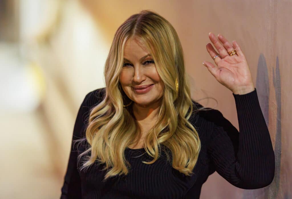 Jennifer Coolidge confiesa que su papel en "Una rubia muy legal" le ayudó a tener 200 parejas sexuales