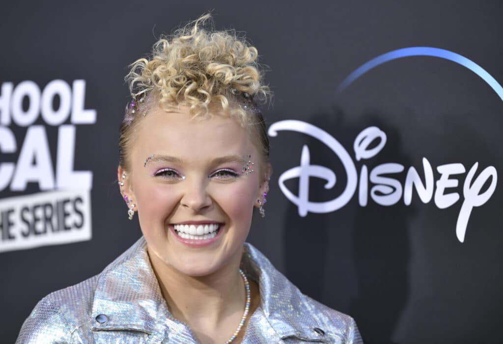 JoJo Siwa niega que lesbiana sea una palabra sucia