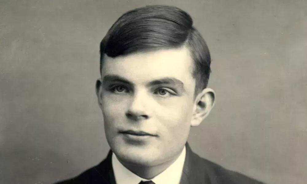 La polémica escultura que rinde homenaje al héroe de guerra gay Alan Turing recibe luz verde en la universidad de Cambridge