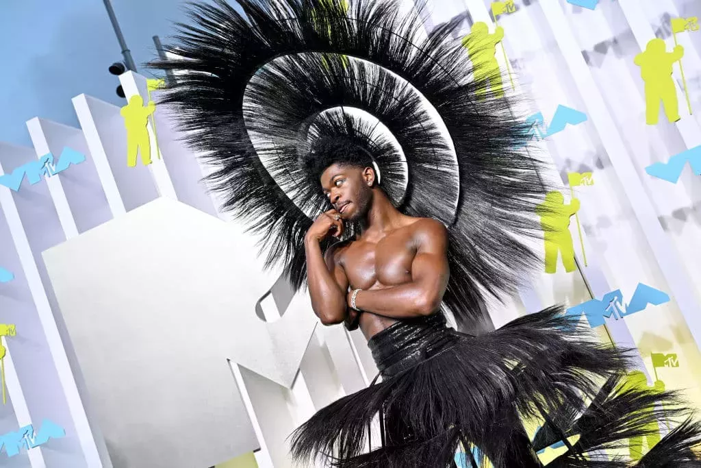Los mejores, peores y más sorprendentes looks de los MTV VMAs 2022 - desde Lil Nas X hasta Lizzo