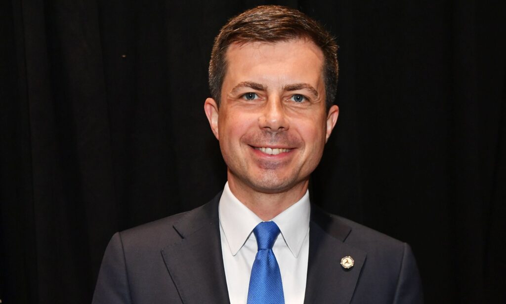 Pete Buttigieg envió una carta a un adolescente activista LGBTQ+