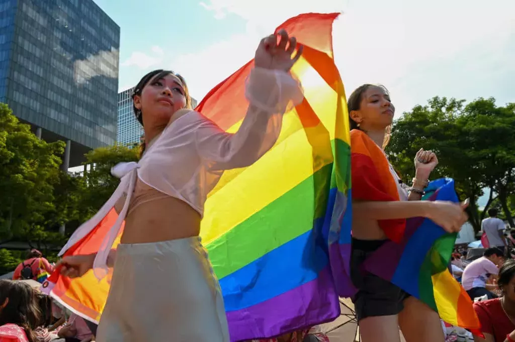 Singapur descarta el matrimonio entre personas del mismo sexo en la revisión de las arcaicas leyes sobre sexo gay