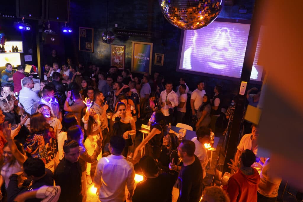 Un hombre encarcelado por quemar un bar LGBTQ+ dice que lo hizo porque no le gustaban los gays