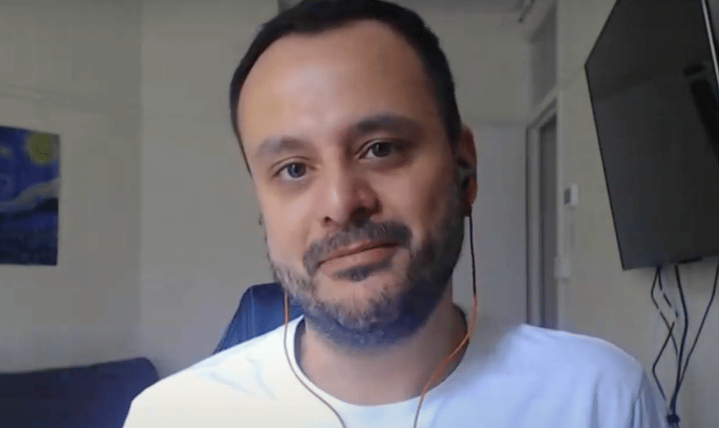 Un hombre que compartió su experiencia con la viruela del mono recibe insultos repugnantes y homófobos