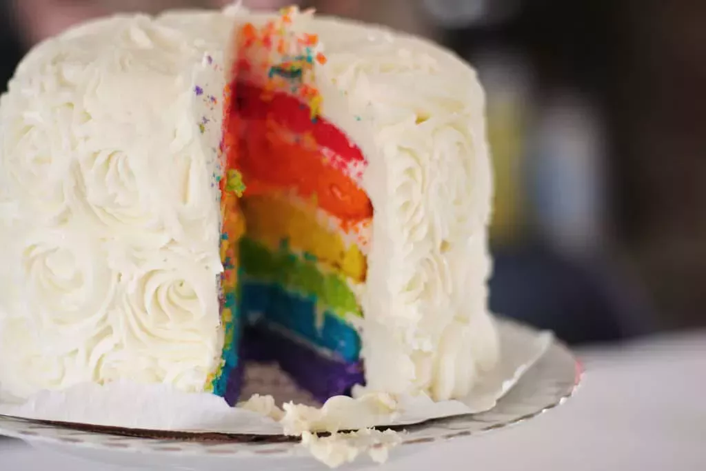 Una panadera heroica acude al rescate de una pareja de lesbianas a las que se les niega la tarta de boda por un homófobo