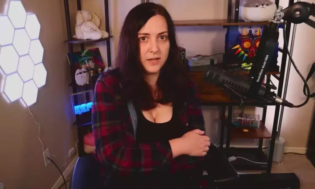 Una streamer trans de Twitch se ve obligada a huir de su casa tras un 