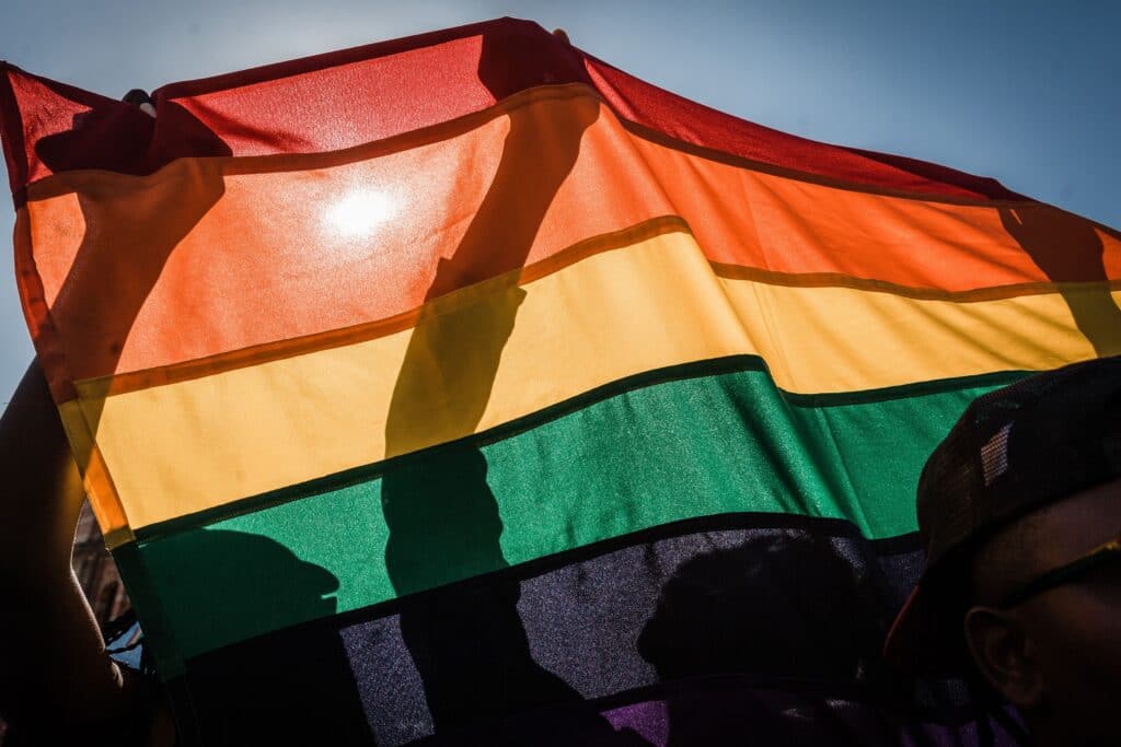 Un grupo de homófobos toman como rehén a un activista LGBTQ+ ghanés