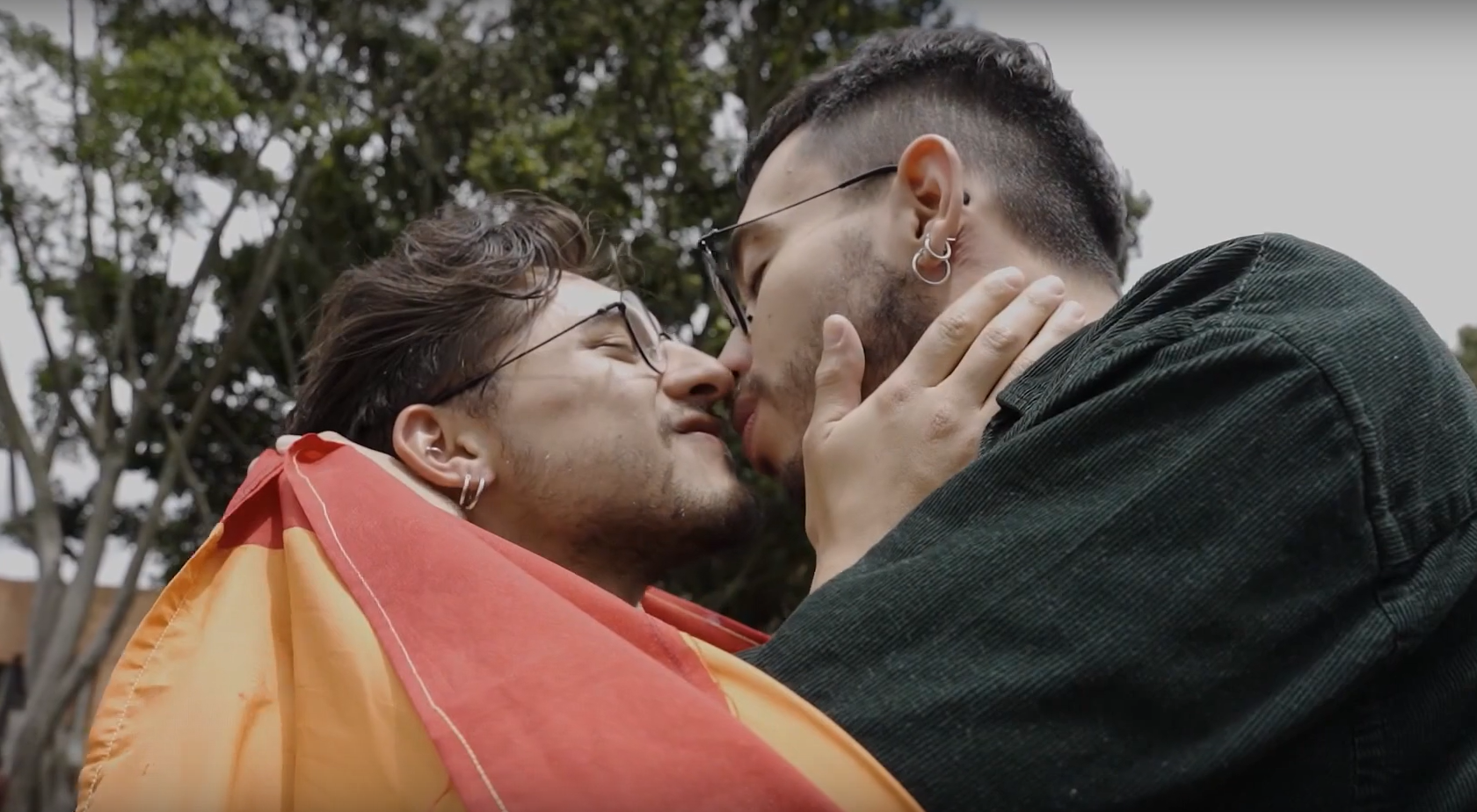 Colombianos homosexuales luchan contra los intolerantes con un "maratón de besos"