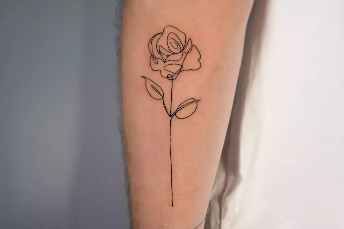 14 ideas populares de tatuajes de rosas para hombres en 2022