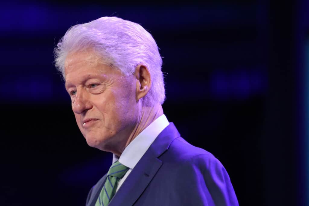 La prohibición del matrimonio homosexual de Bill Clinton sigue dando problemas