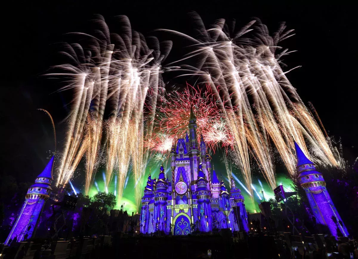 Disney es despojado de su estatus fiscal especial en Florida por el proyecto de ley LGBT