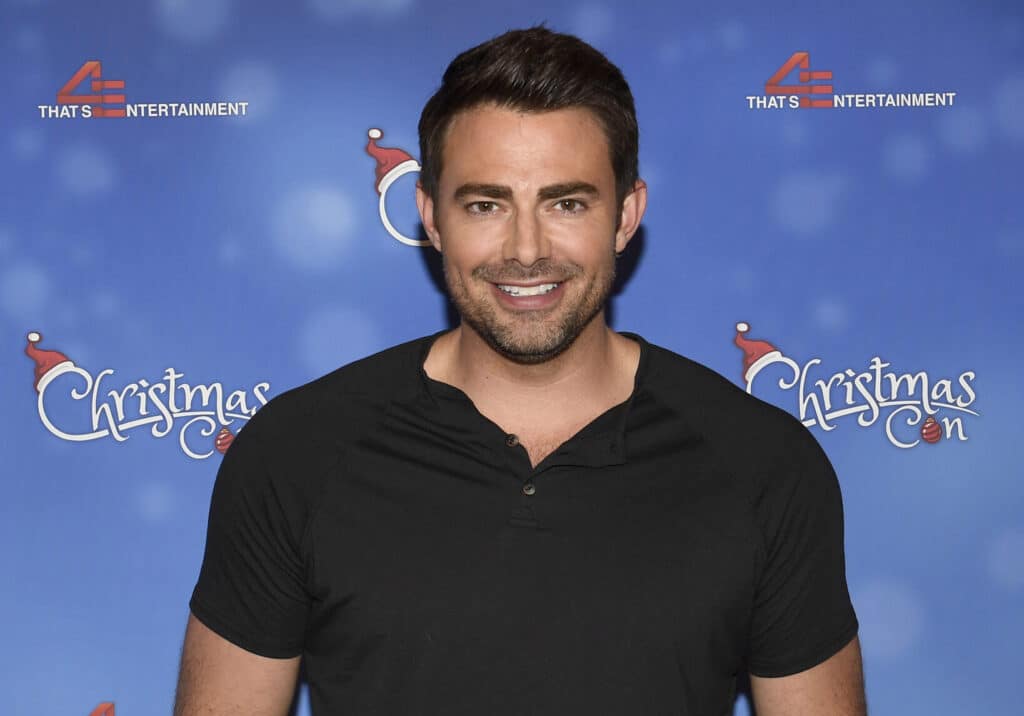 Jonathan Bennett protagoniza una nueva película gay navideña