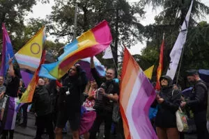 La comunidad LGBTQ+ se manifiesta en el Orgullo de Belgrado ante la violencia de la extrema derecha