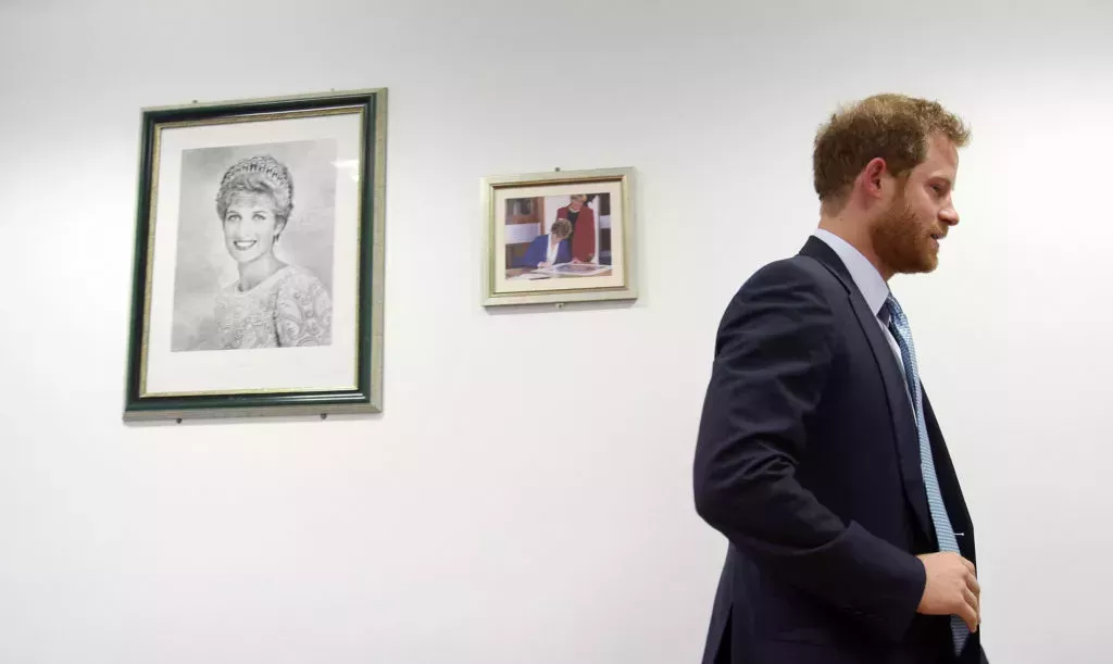La princesa Diana cambió la forma en que el mundo veía el VIH y el sida con un simple pero profundo gesto