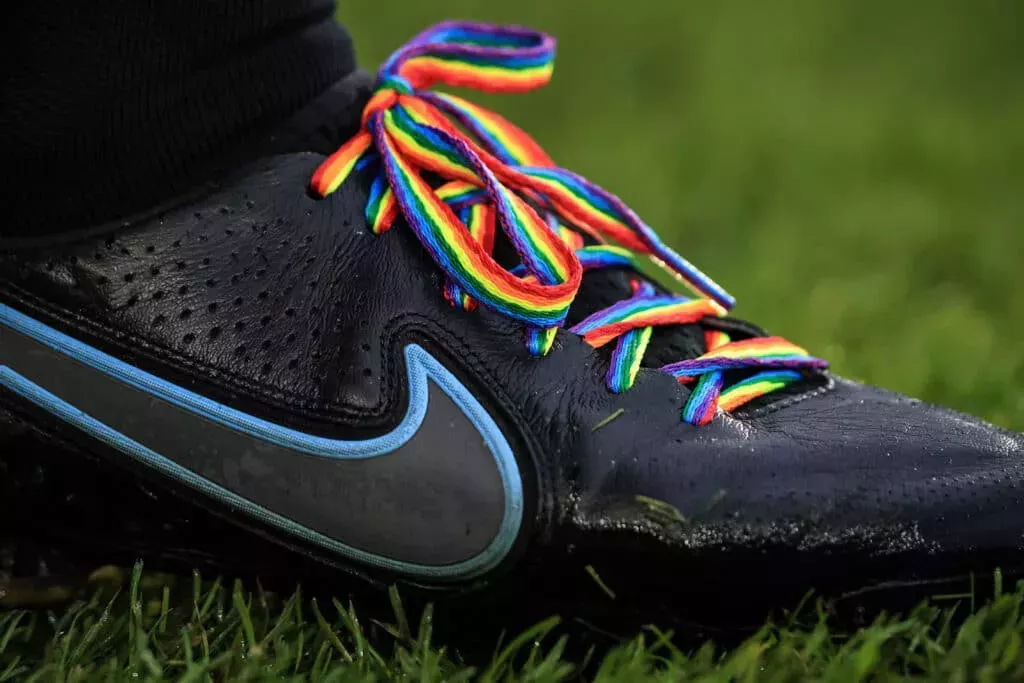 Un aficionado al fútbol gay pide al embajador de Qatar la abolición de la pena de muerte antes del Mundial