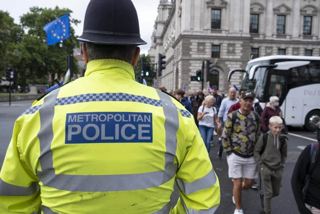 La desconfianza entre la policía y el colectivo LGTB+ es un problema