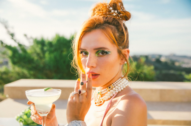 Bella Thorne no cree en los arrepentimientos y se sincera en esta entrevista exclusiva