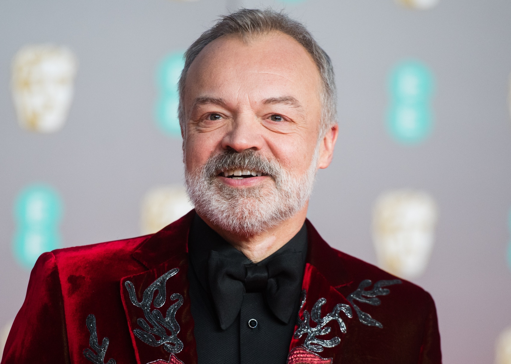 Graham Norton es expulsado de Twitter por defender a las personas trans