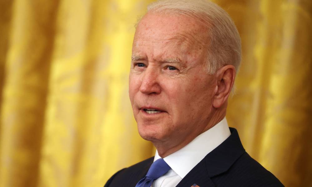 Joe Biden denuncia la prohibición de la asistencia sanitaria a personas trans