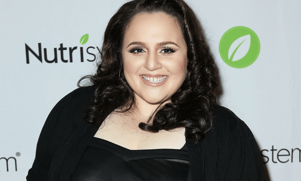 La estrella de Hairspray, Nikki Blonsky, anuncia su compromiso: