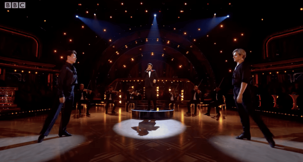 Strictly emociona a los fans con una tierna actuación del mismo sexo: 