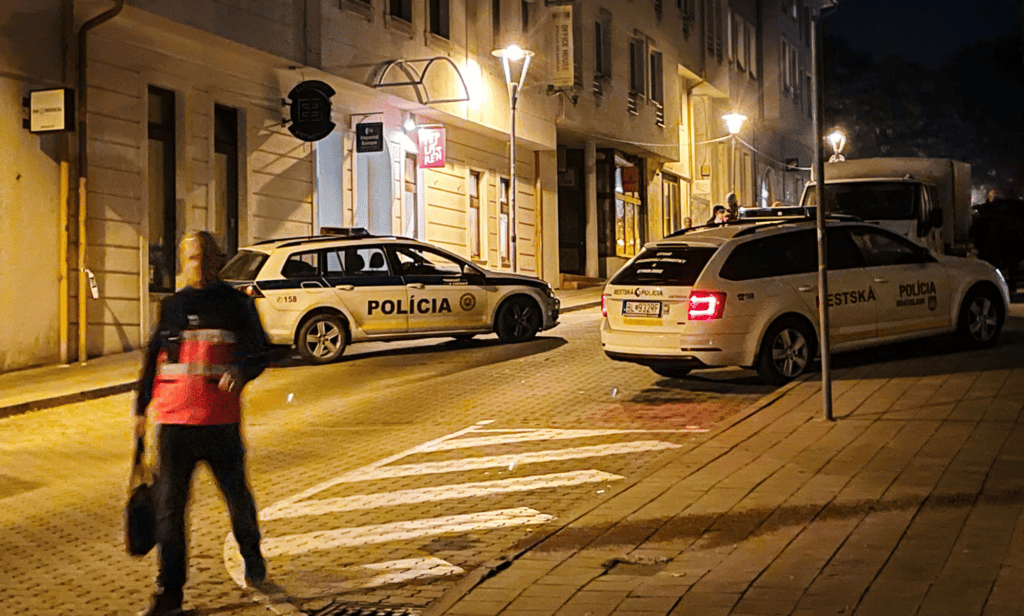 Tiroteo en Eslovaquia: Dos muertos después de que un hombre armado abriera fuego frente a un bar LGBTQ+ en un presunto ataque de odio